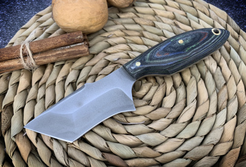 Шейный нож "Каракурт",цельнометаллический, клинок сталь К340, след ковки, рукоять накладки микарта черно-зеленого цвета Шейный нож "Каракурт",цельнометаллический, клинок сталь К340, след ковки, рукоять накладки микарта черно-зеленого цвета