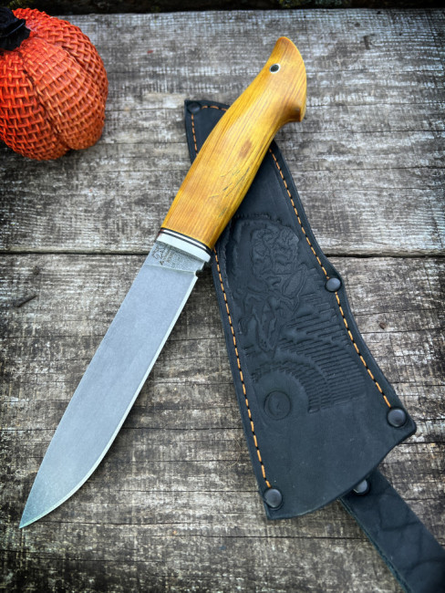 Нож "Турист", клинок сталь Bohler K340, рукоять стабилизированная карельская береза желтого цвета Нож "Турист", клинок сталь Bohler K340, рукоять стабилизированная карельская береза желтого цвета