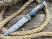 Нож "Ямал", клинок сталь ламинат, обкладки сталь 40х13, сердцевина 9ХС, рукоять стабилизированная карельская береза сине-бордового цвета, литье мельхиор Нож "Ямал", клинок сталь ламинат, обкладки сталь 40х13, сердцевина 9ХС, рукоять стабилизированная карельская береза сине-бордового цвета, литье мельхиор