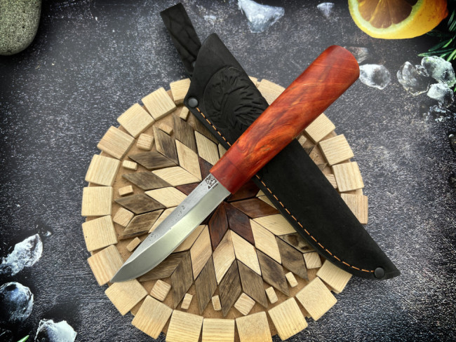 Нож "Манси", клинок Bohler K340, след ковки, рукоять стабилизированная карельская береза красного цвета Нож "Манси", клинок Bohler K340, след ковки, рукоять стабилизированная карельская береза красного цвета