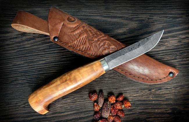 Нож финка "Lappi" (Лаппи), клинок Дамасская сталь, след ковки, рукоять карельская береза Нож финка "Lappi" (Лаппи), клинок Дамасская сталь, след ковки, рукоять карельская береза