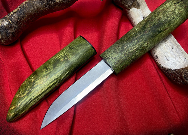 Нож "Манси", клинок сталь K340, рукоять и ножны стабилизированная карельская береза зеленого цвета Нож "Манси", клинок сталь K340, рукоять и ножны стабилизированная карельская береза зеленого цвета