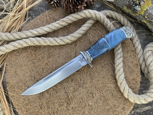 Нож  "Смерш", клинок сталь K340, рукоять стабилизированная карельская береза синего цвета, литье мельхиор