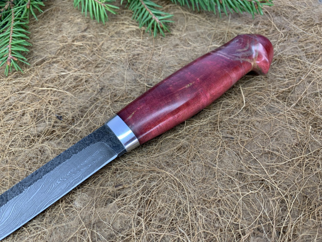 "Финский-3", клинок дамасская сталь со следом ковки, рукоять стабилизированная карельская береза красного цвета "Финский-3", клинок дамасская сталь со следом ковки, рукоять стабилизированная карельская береза красного цвета