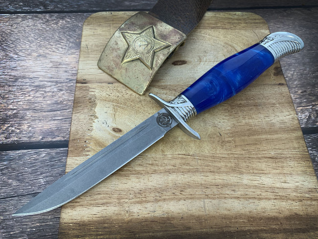 Финка "НКВД", клинок сталь K340, рукоять акрил голубого цвета, литьё мельхиор