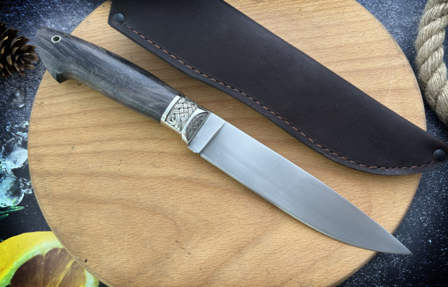 Нож "Акула", клинок сталь bohler К340, рукоять стабилизированная карельская береза черного цвета, притин мельхиор Нож "Акула", клинок сталь bohler К340, рукоять стабилизированная карельская береза черного цвета, притин мельхиор